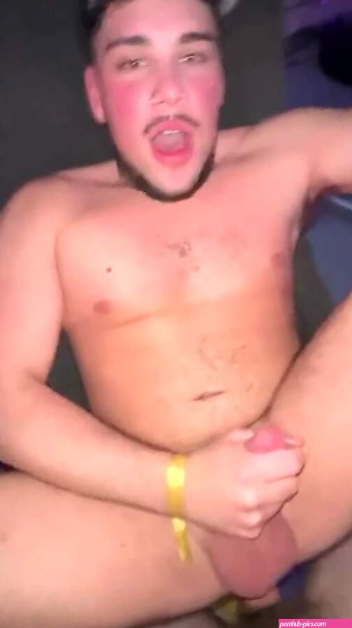 Hot fg gets fucked in club