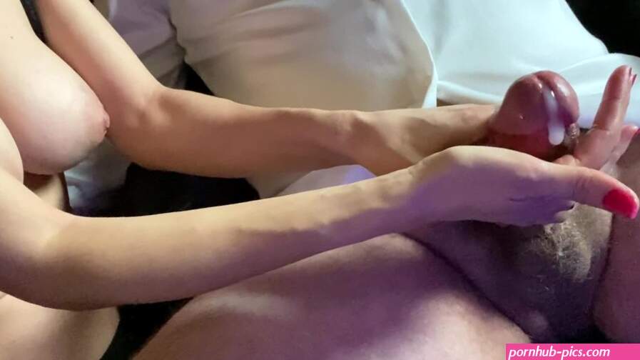 HANDJOB CUM IN HAND