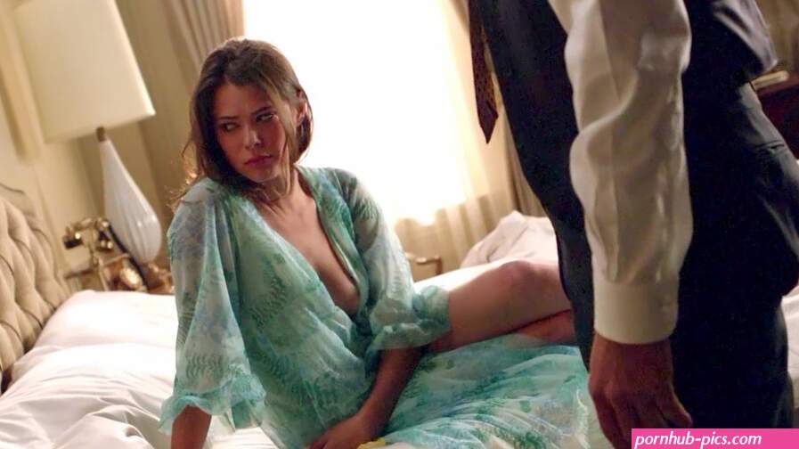 Naked Peyton List I in Mad Men ANCENSORED