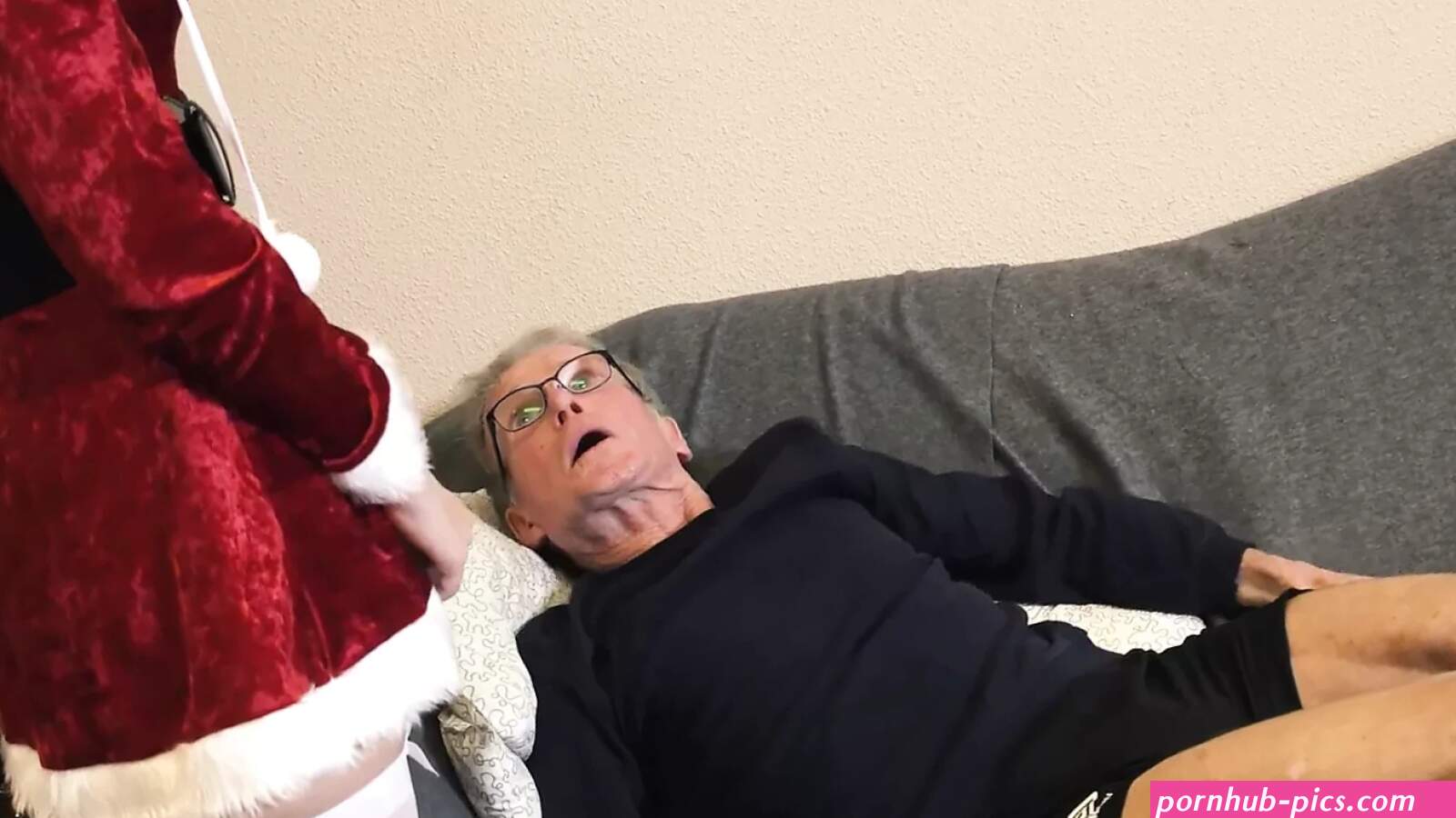 70 Year Old Man Fucks 18 Year Old Girl She Swallows His Cum: Eating Pussy Eating Pussy Porn