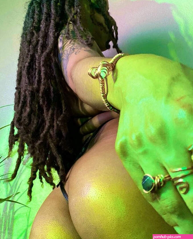 Feistybadazz Nude Leaks