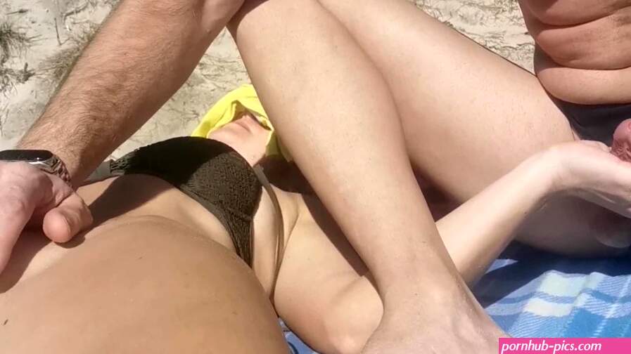Risky Public masturbate on the beach and we were almost caught part 2