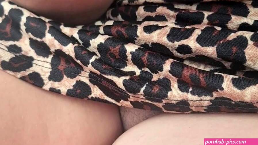 Mutual masturbation with my best friends wife in public Vidéos Porno