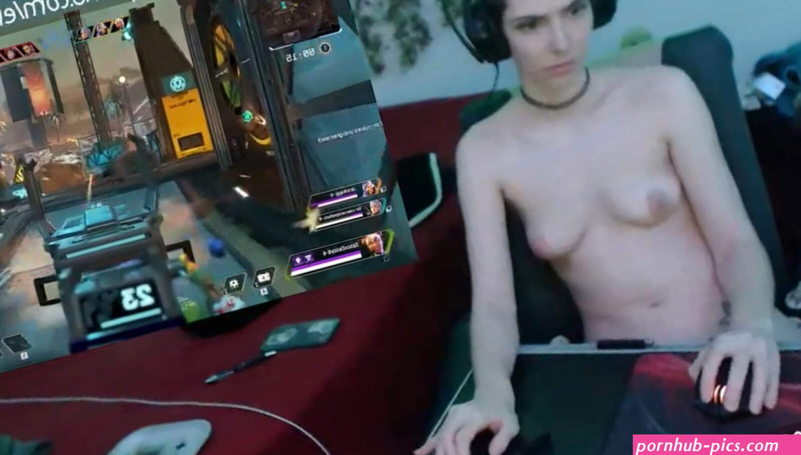 A Naked Round Of Apex Legends With EmberBurns