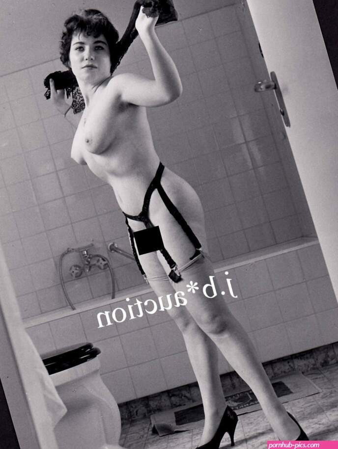 Striptease NACKTE STRIPPERIN IM BAD Dessous L 50s Vintage SEUFERT Stuttgart