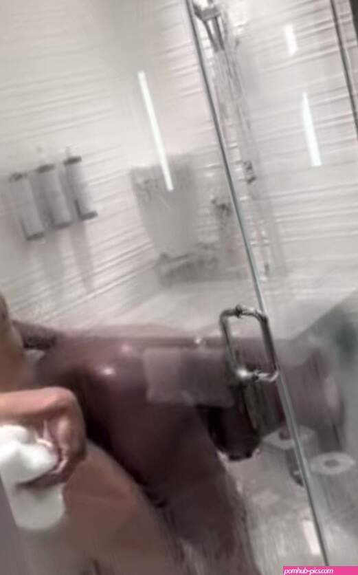 Teresa Lavae in the shower P1