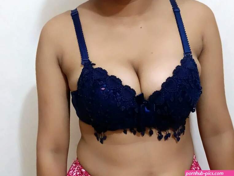 Amisha-2 Cam Model: Free Live Sex Show Chat