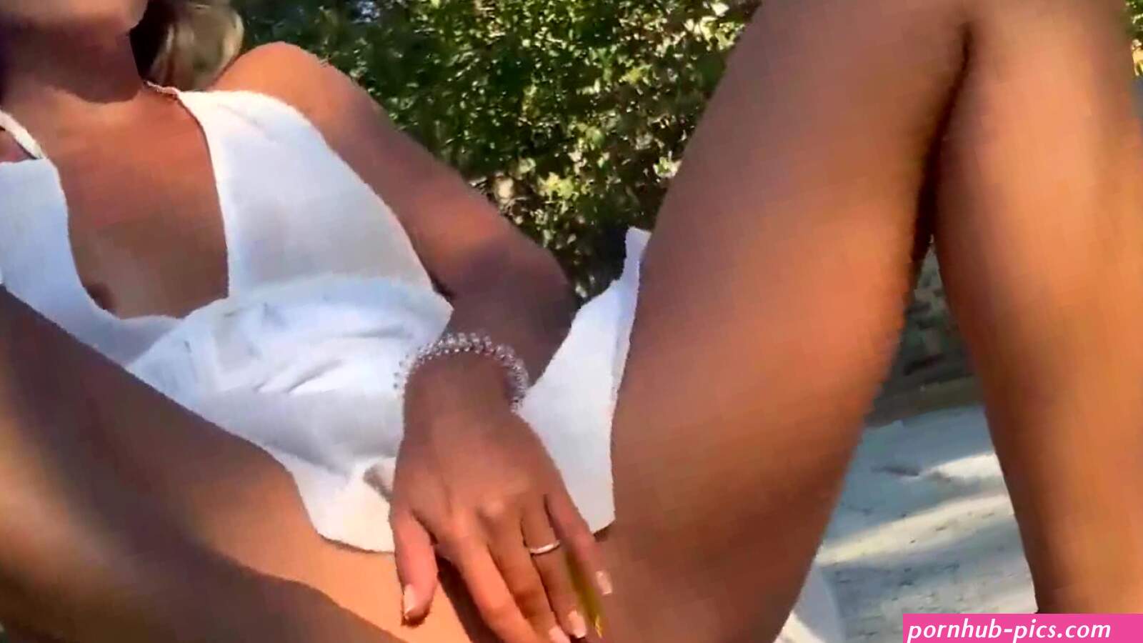 Sexy Girl Creamy Gush on the Street in Greece