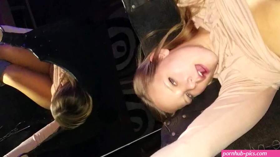 Creampie in een sekskerker