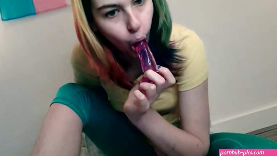 Nonbinary Cam Performer gives Blowjob to Dildo