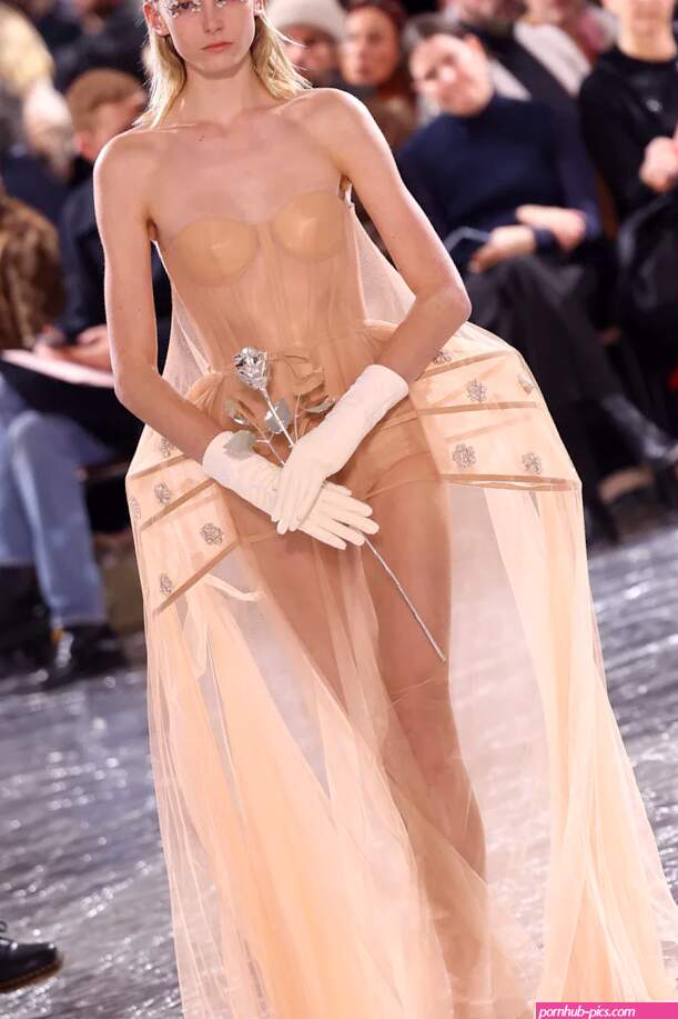 Kendall Jenner Was Nearly Naked At Vogue World But Made It High-Fashion