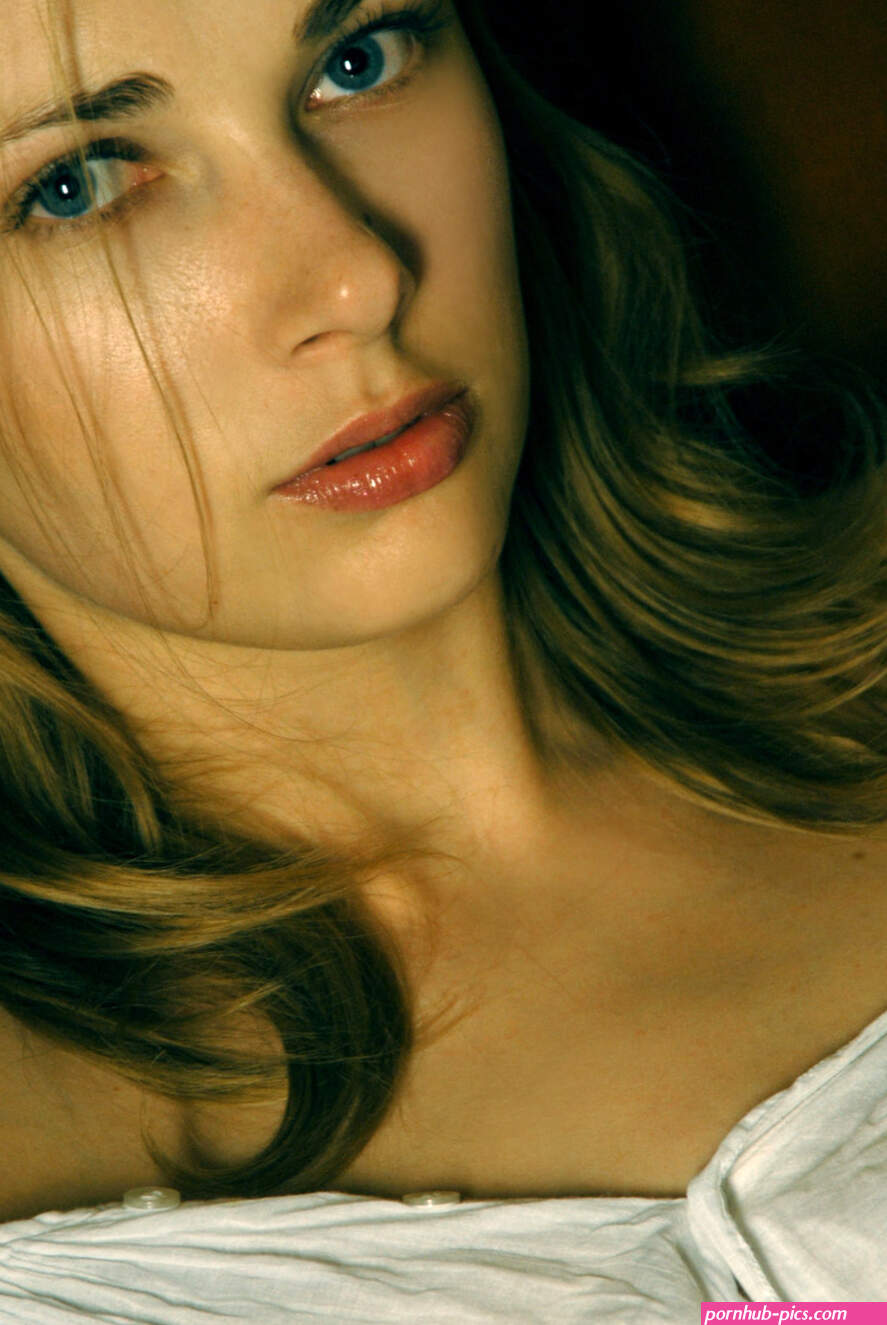 Olya M Nude in Etenias