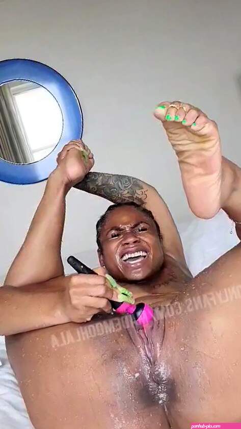 Black Waterhose ebonysquirters Posts X