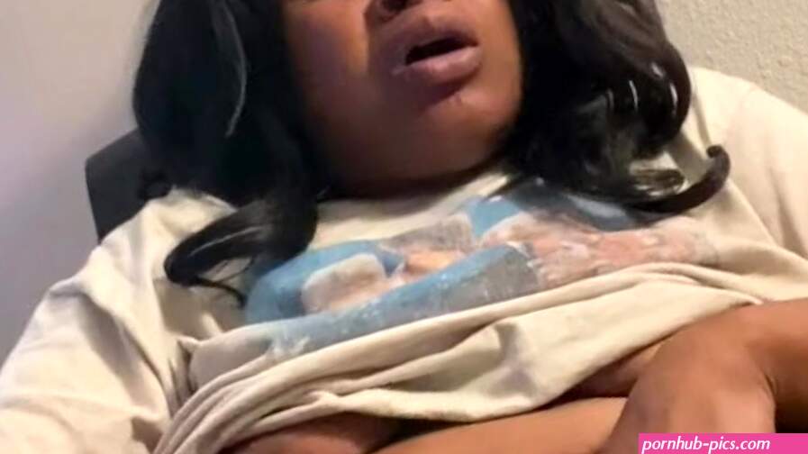 Wanna watch this ebony pussy cream squirt daddy. Full video on my free onlyfans and fansly Porn Videos