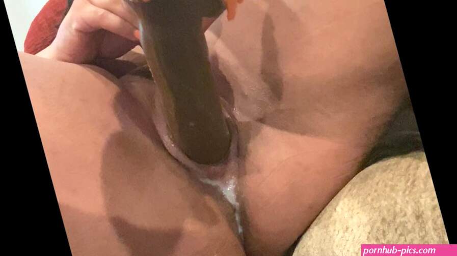 OnlyFans Ebony No Face Bae haar poesje laten creamen en spuiten