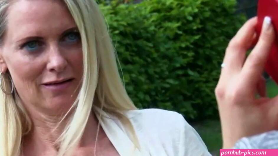 German blonde Milf got anal plowed for the first time