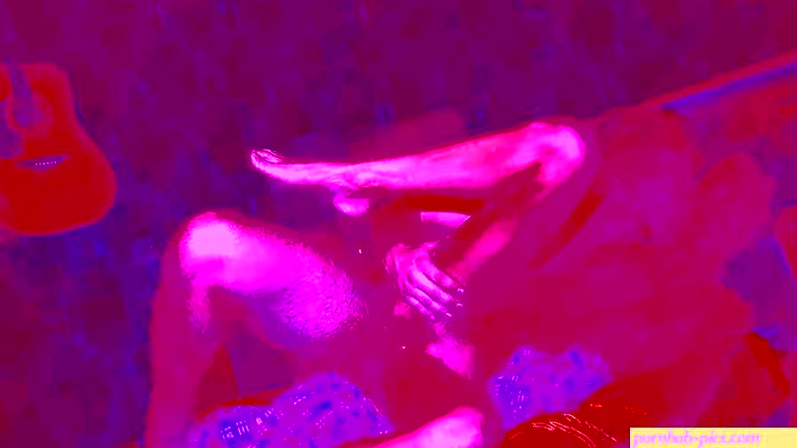 Depraved pussy drilling on cam