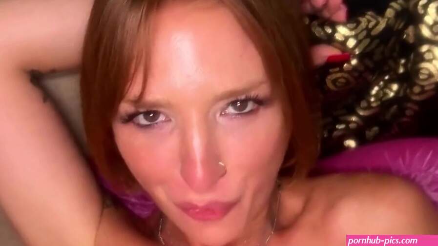 German amateur Sexy Rachel teaches girls how to get their boyfriends attention