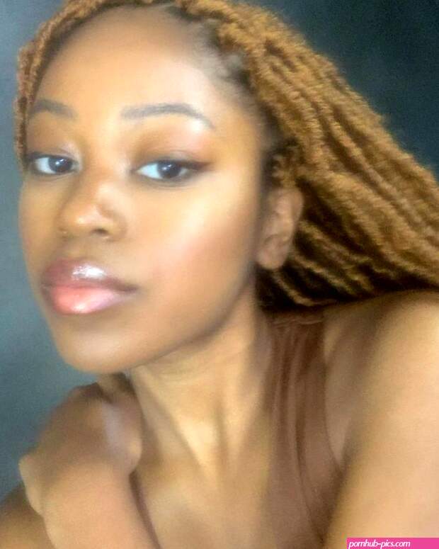 Riele Downs Topless and Sexy Photo Collection