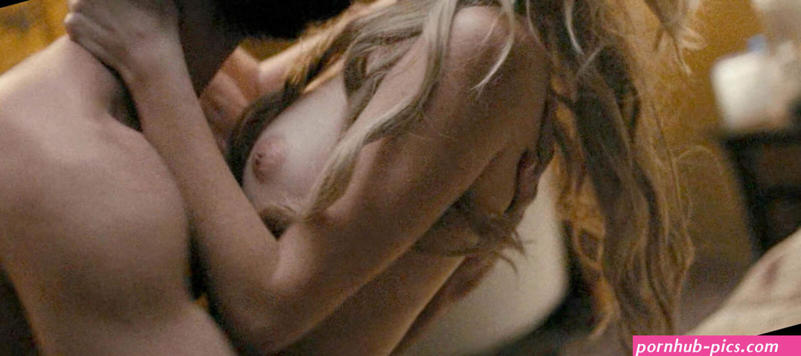 See Sexy Samara Weaving Go Nude!