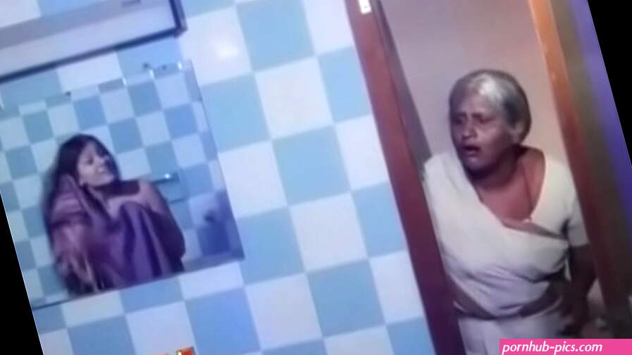 CHANDRIKA HOT BATH SCENE from her debut movie in tamil