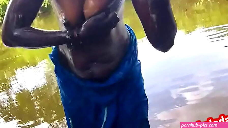 Tamil teen girl bathing show semi nude to stranger