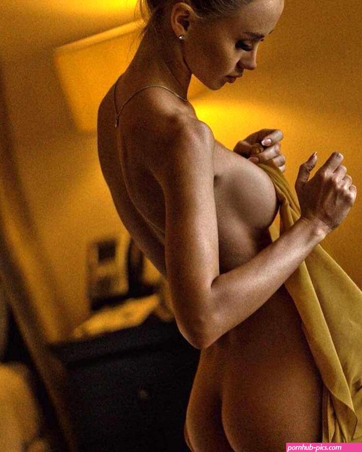 vialettik naked photos