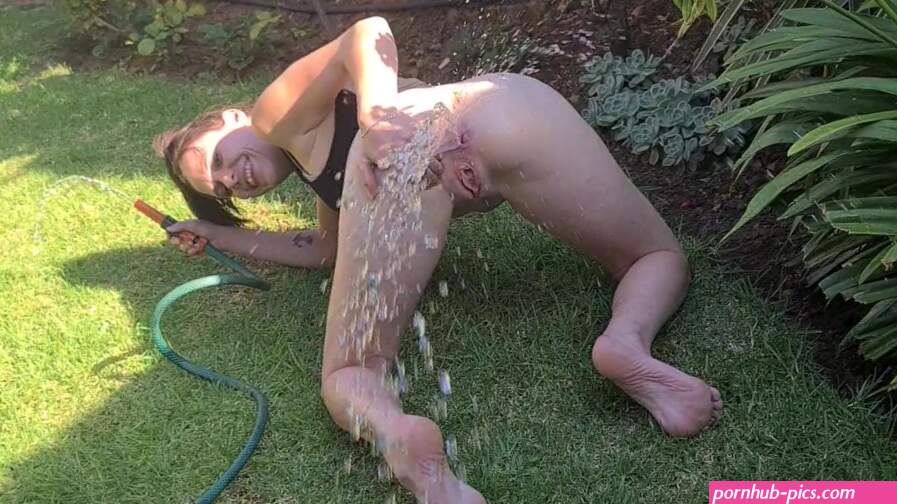 Inserting a hosepipe in my ass and cunt and squirting the water out