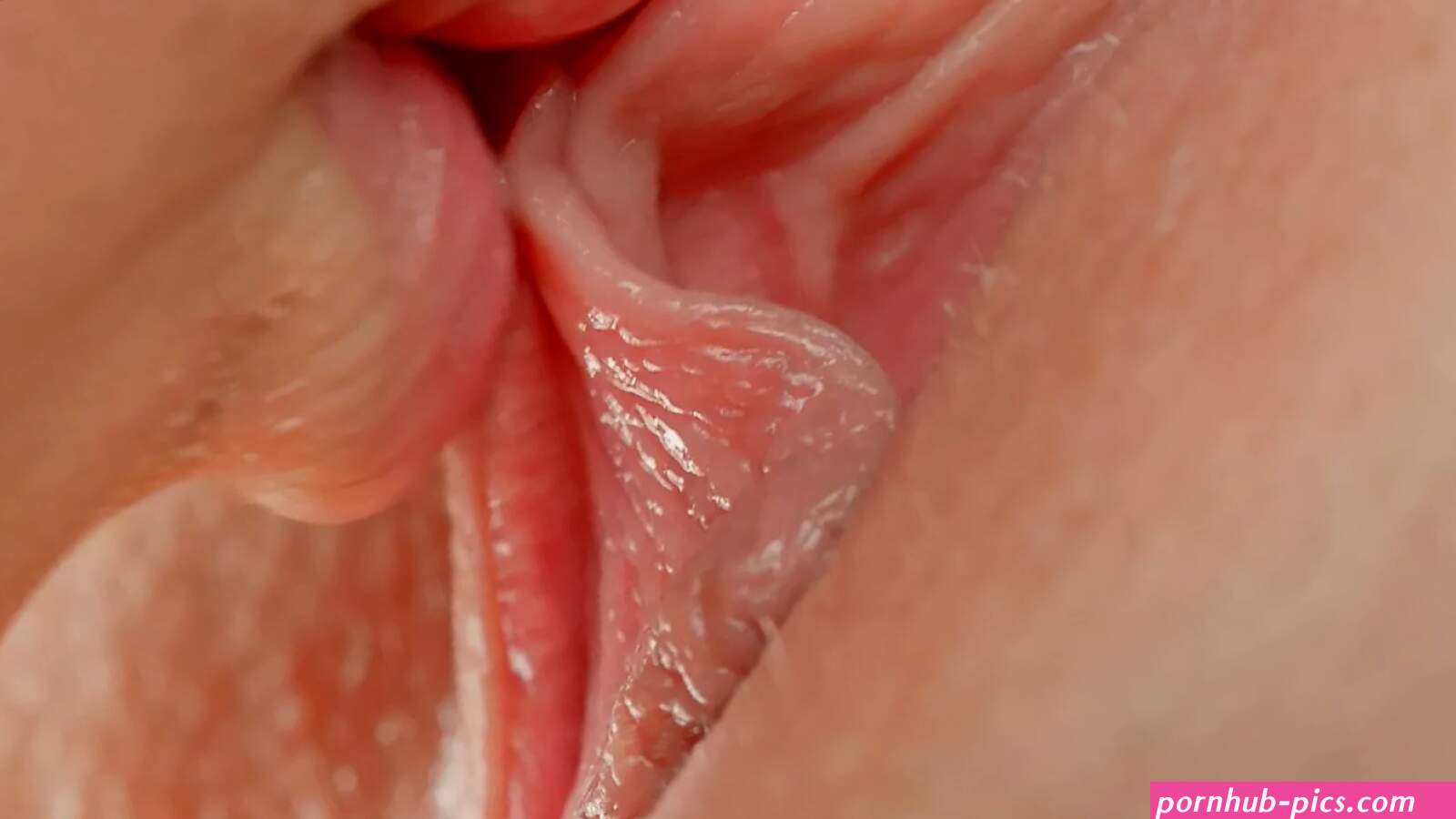 Gedode prachtige Aidra kan het sexy lichaam van Bestie Aria niet weerstaan