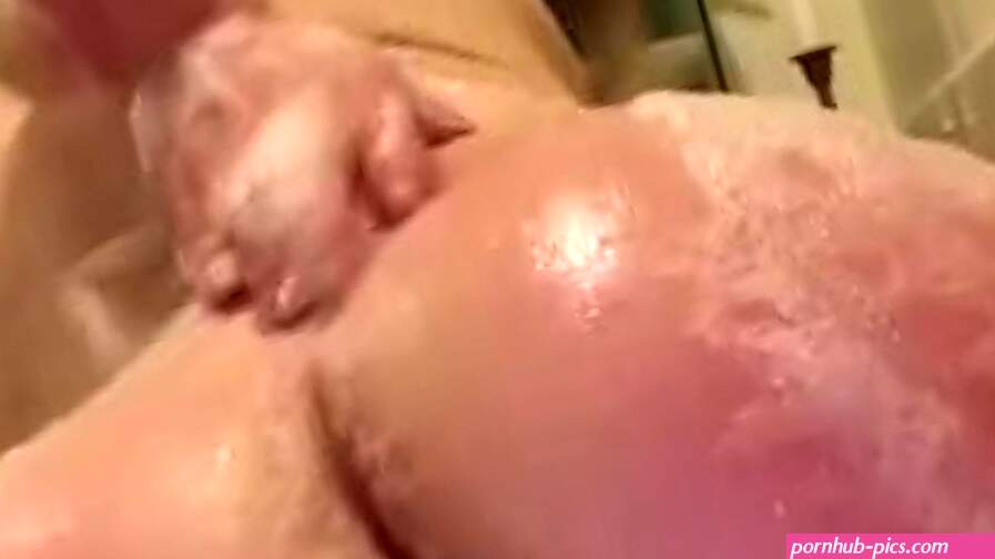 Big Wet Ass Bathtub Time