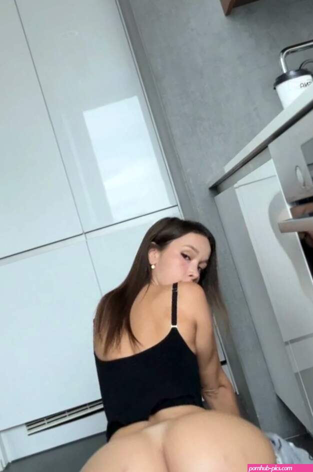 Ellie Leen