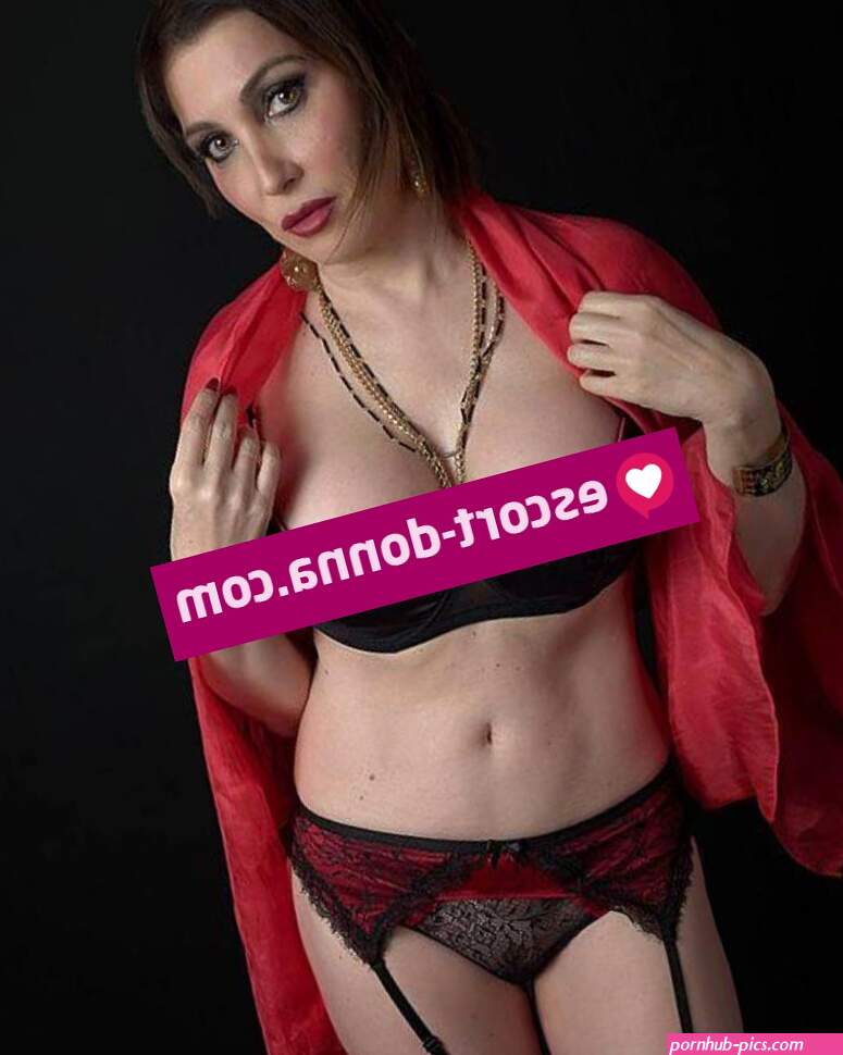 Escort Livorno Donna Sissy Neri pornostar italiana bacio in bocca