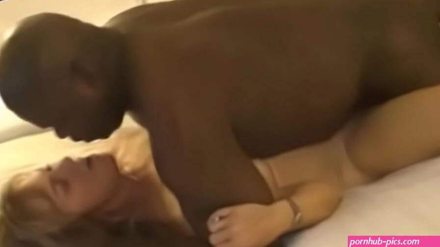 Mature Milf fucked by Black
