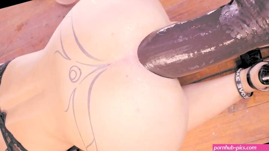 SNELLERE ENORME DILDO NEUKMACHINE