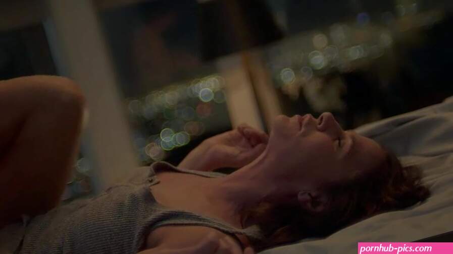 Anna Paquin Maura Tierney naakte en ruige seksfilmscènes