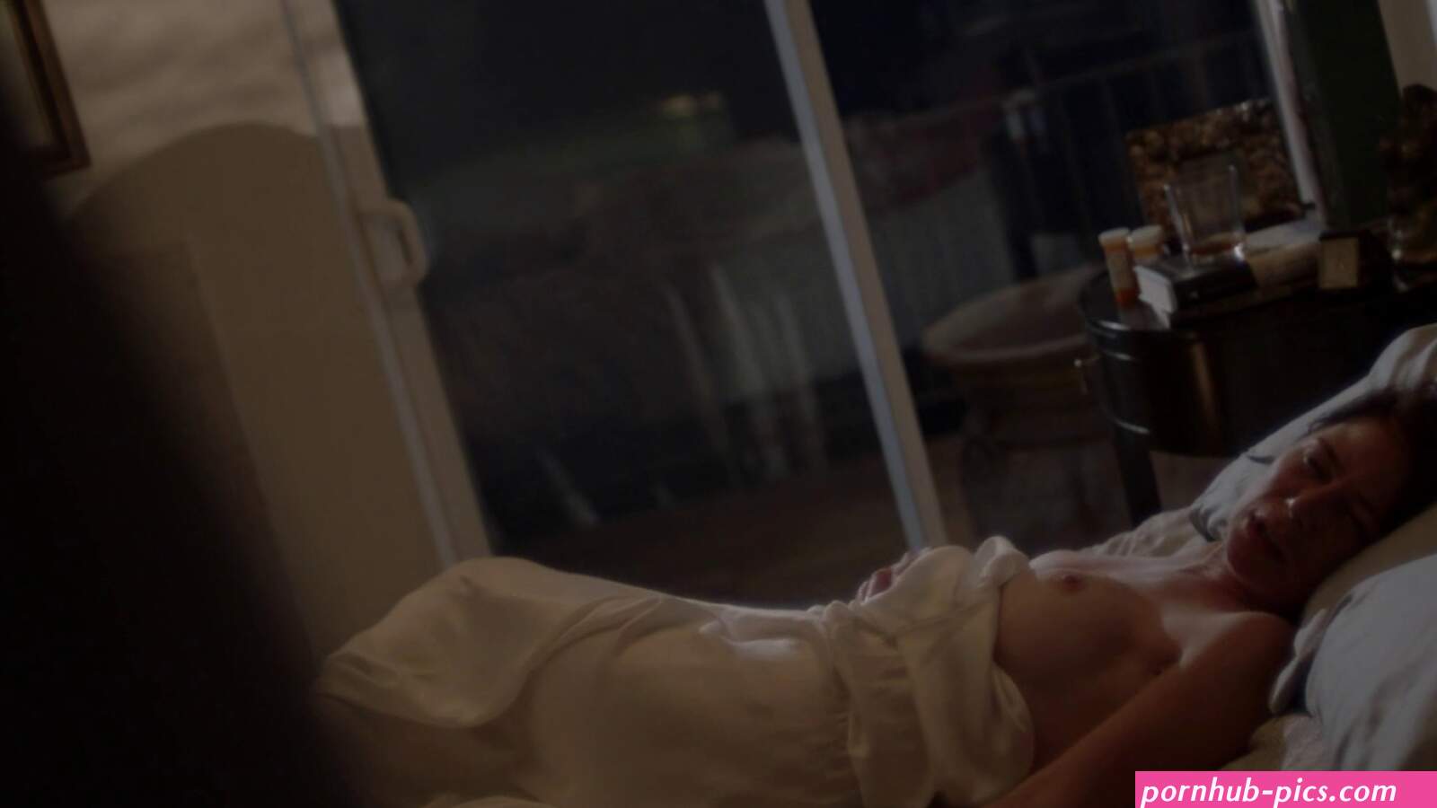 Naked Maura Tierney in The Affair ANCENSORED