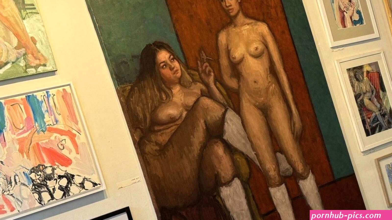 Hay-on-Wye gallery defies police and puts more nudes on show