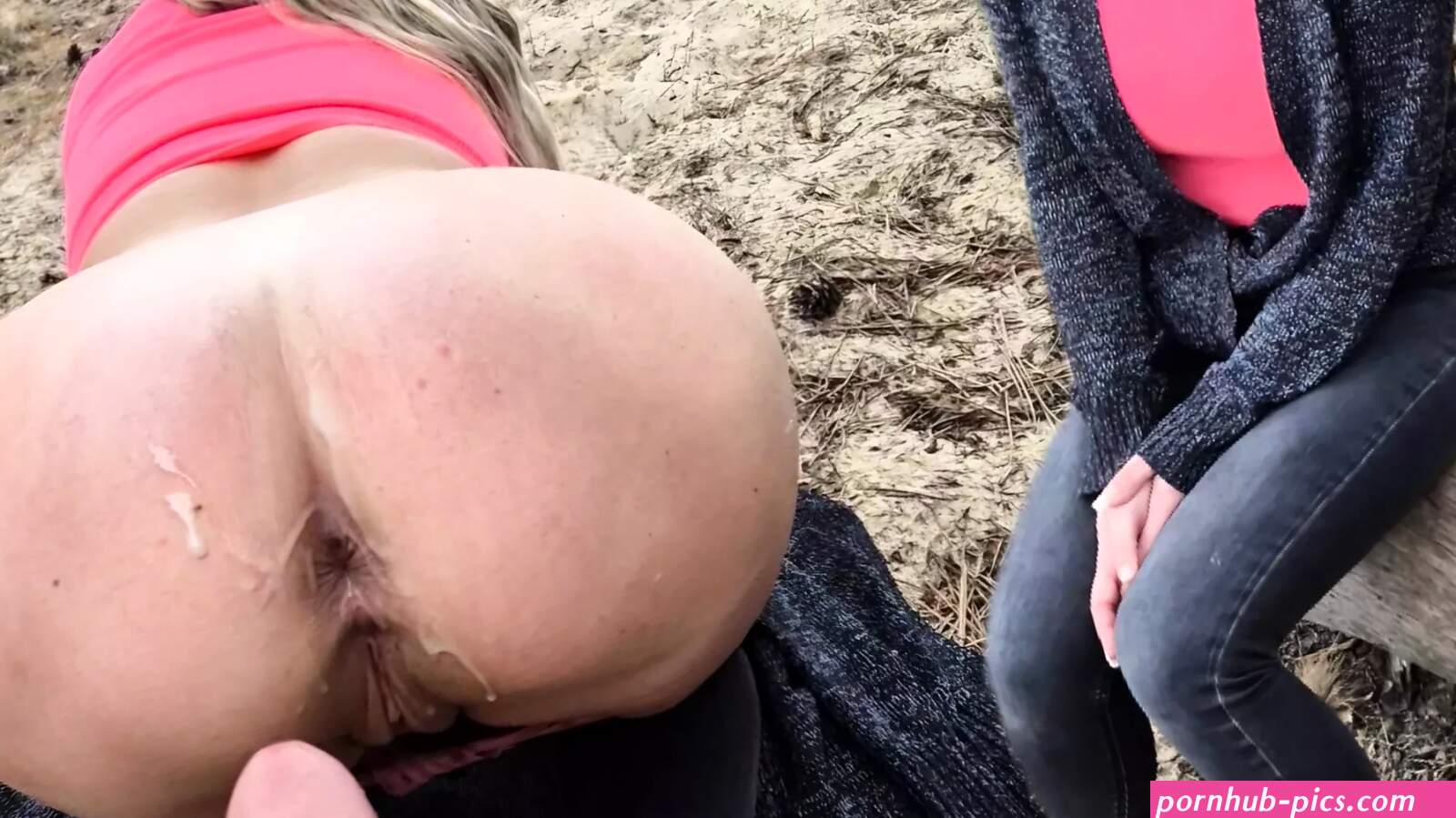 Outdoor Girl Needs Help to Find Her Way out of the Dunes: Amateur Amateur Porn