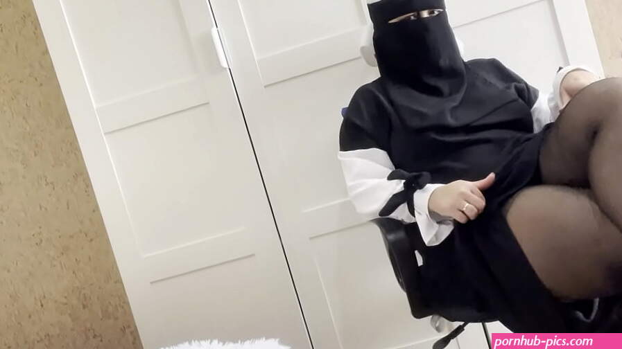 Arab with big tits had sex with the boss