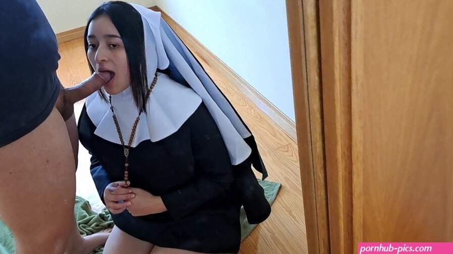 Sexy Nonne sündigt zum ersten Mal