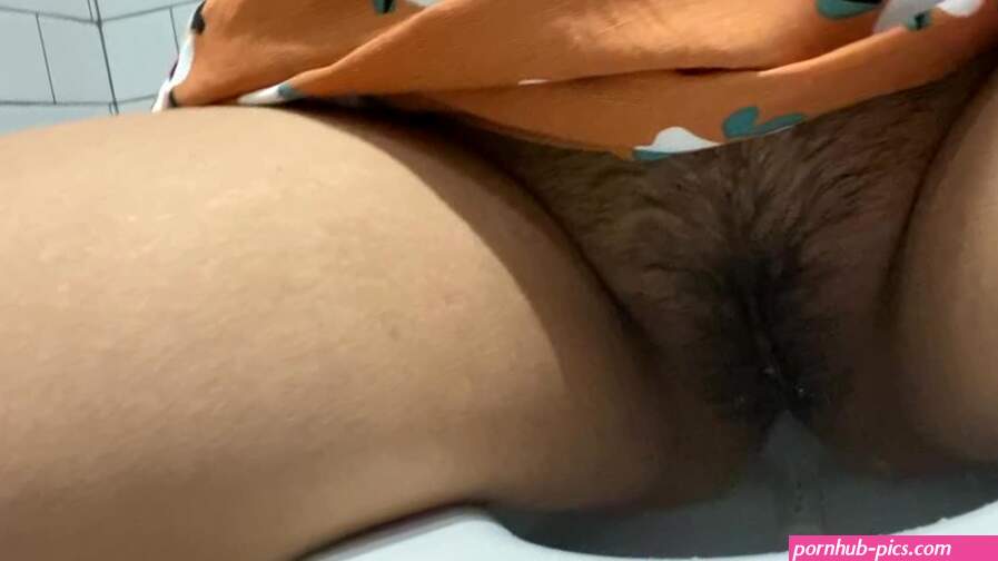 Orgasm with water from toilet bowl