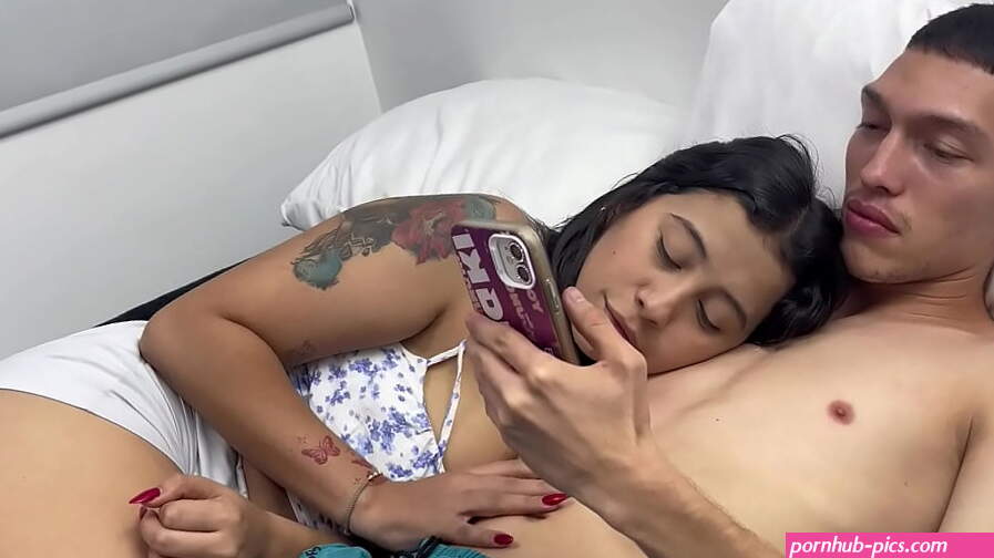 compartiendo cama con mi hermanastra