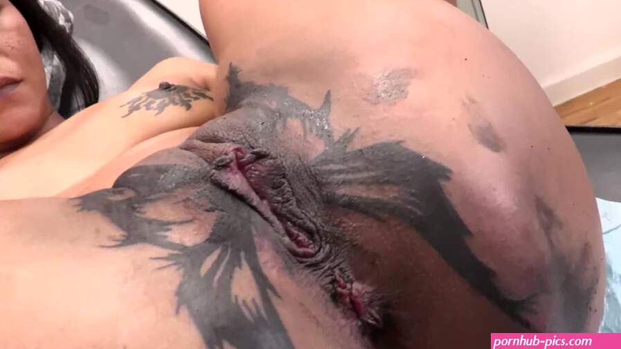 Sindy Ink Pussy Wide Open For Tattoo