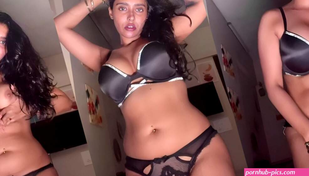 Famous Actress Thea Dsuuza Topless Boobs Show PPV OF Content