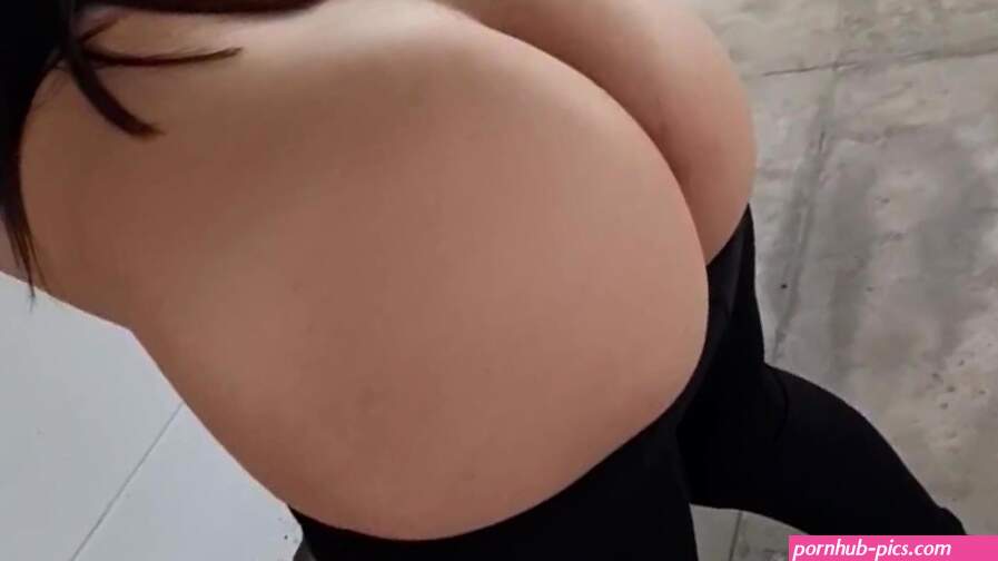 real latina arab with huge ass trains with her plug in her anus Porn Videos