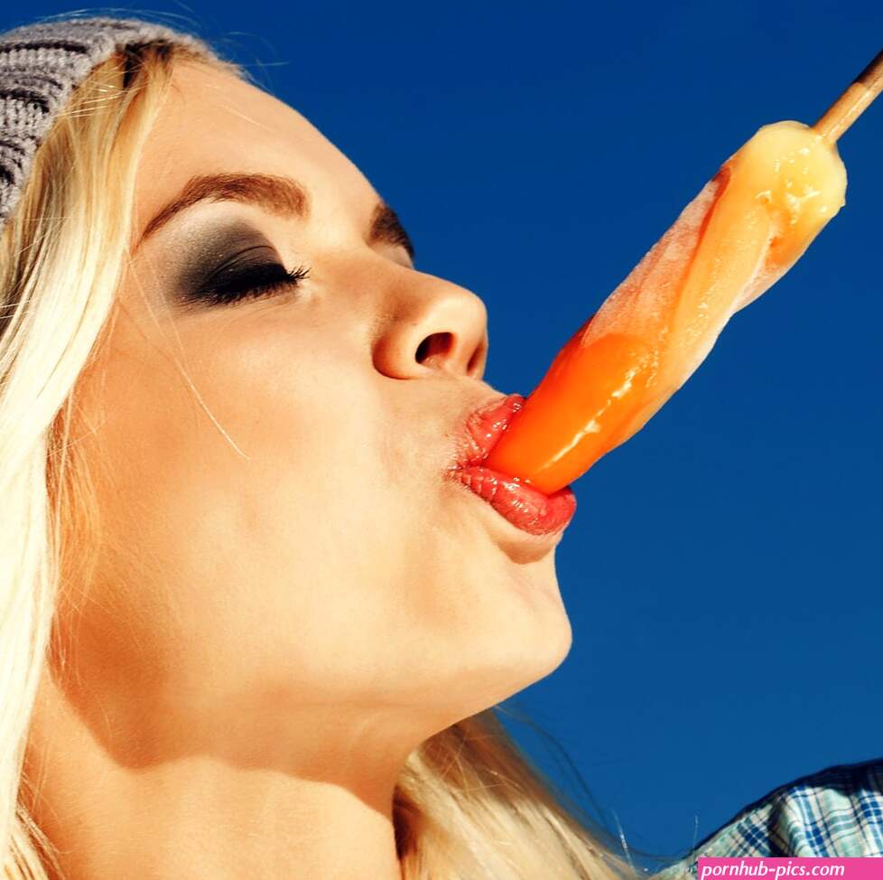 23 Blow Job Sex Positions Thatll Make Both Giver and Receiver Feel Good