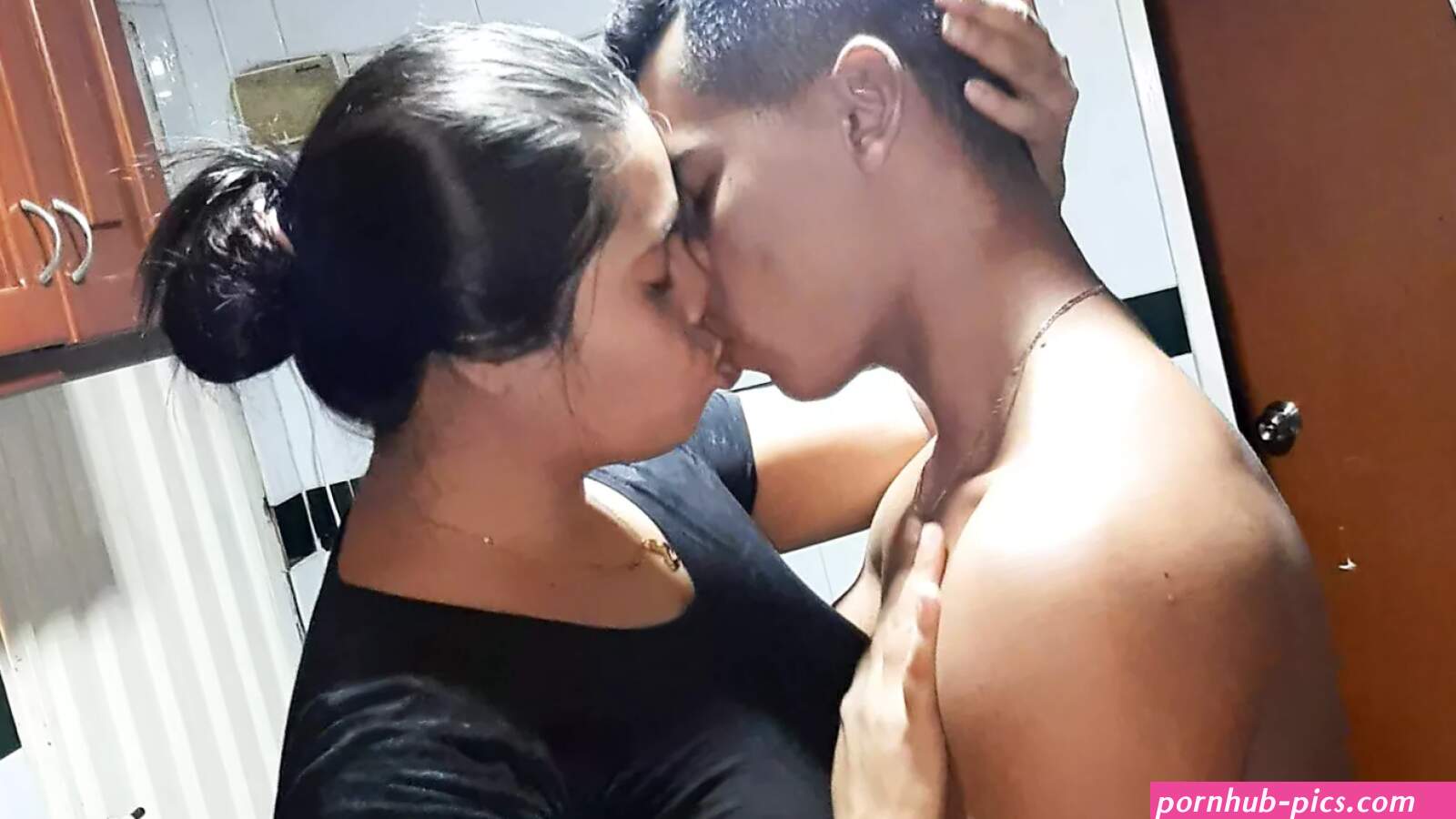 Blowjob In The Kitchen Porno Videos