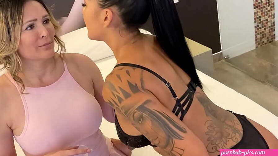 Cuckold Colombian Milf Fucks Her Husbands Big Ass Lover