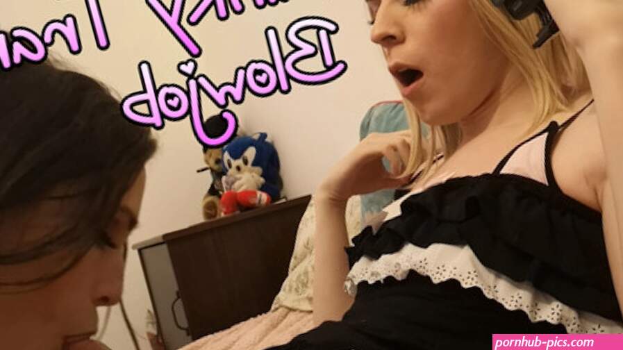 Jessica Bloom Unicorn Feets Lesbian Blowjob Foot Fetish and Spit Swap Play