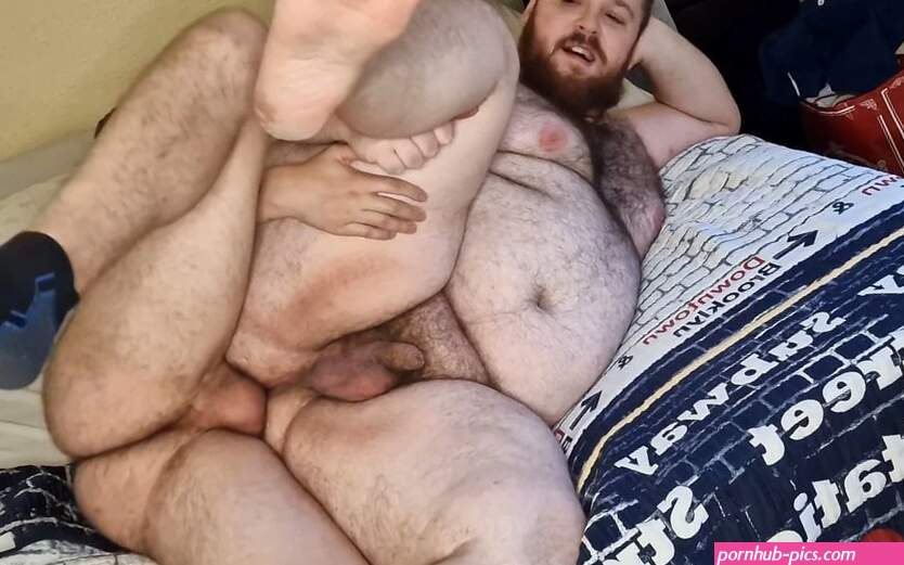 Abriendo El Culo Del Oso Peludo Con Juguetes Y Luego Lo Follo.